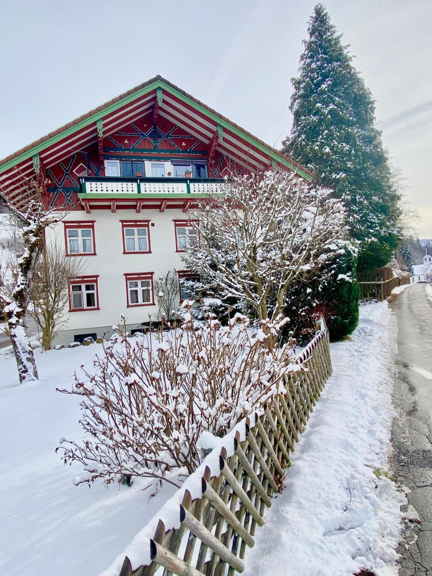 Ferienwohnung Resl - Geschmackvoll Renoviert & Zentral Im Historischen Schindelhaus Oberstaufen Extérieur photo